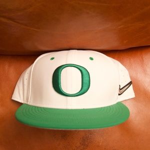 Nike Dri-fit White and Green Oregon Hat (Size 7 3/4)